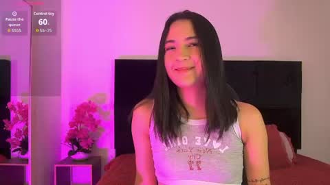 Snapshot of emmabeel chatting on 06/27/26, 11:37 Emma online show from 06/27/26, 11:37