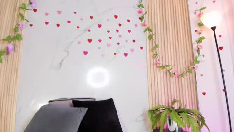 emmaclark_1 online show from 09/20/25, 09:49