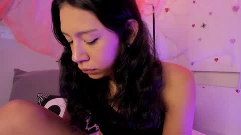 emmaclark_1 online show from 10/07/25, 08:39