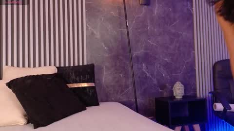 emmaclark_1 online show from 12/15/25, 10:14