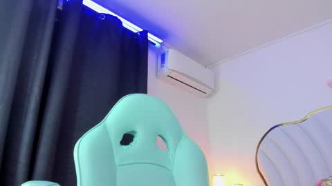 Snapshot of emmacrush chatting on 02/23/25, 12:41 Welcome Im yosein  Your love is my passion activate it with your tips and enjoy with me online show from 02/23/25, 12:41