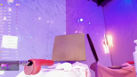 Snapshot of emmaduque chatting on 12/08/24, 05:18 Emma Duque online show from 12/08/24, 05:18