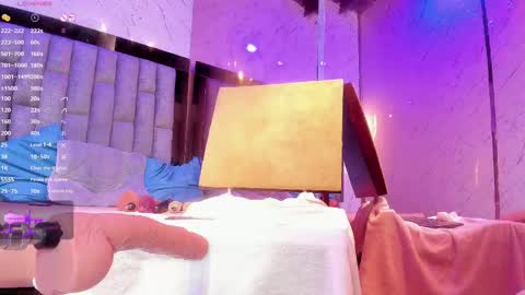 Snapshot of emmaduque chatting on 03/05/25, 10:54 Emma Duque online show from 03/05/25, 10:54