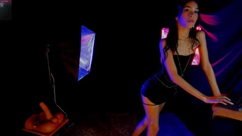 Snapshot of emmaduque chatting on 12/15/25, 04:50 Emma Duque online show from 12/15/25, 04:50