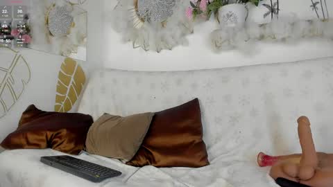Snapshot of emmaduque chatting on 05/21/26, 09:44 Emma Duque online show from 05/21/26, 09:44