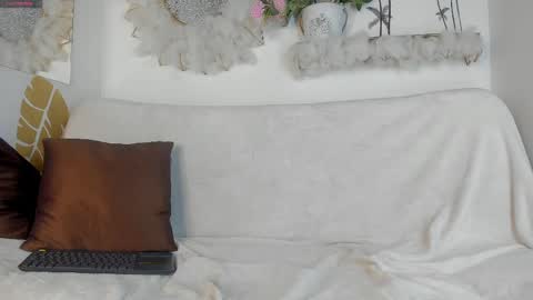 Snapshot of emmaduque chatting on 05/24/26, 09:42 Emma Duque online show from 05/24/26, 09:42