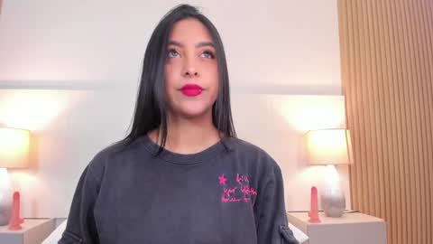 emmaespencer  online show from 04/24/26, 11:23