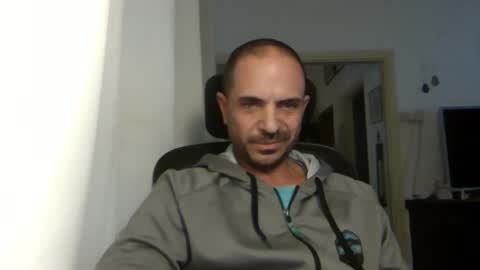 Ariel online show from 12/27/24, 12:23