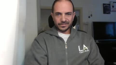 Ariel online show from 01/11/25, 06:03