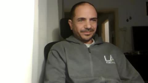 Ariel online show from 03/10/25, 04:07