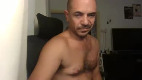 Ariel online show from 09/30/25, 03:55