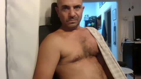 Ariel online show from 10/30/25, 07:36