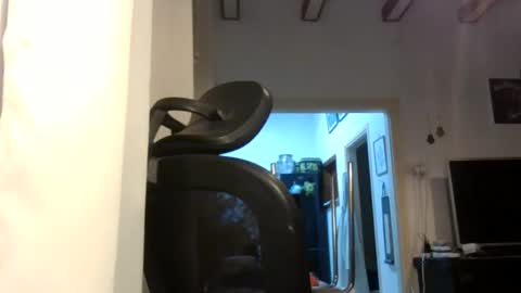 Ariel online show from 11/11/25, 07:47