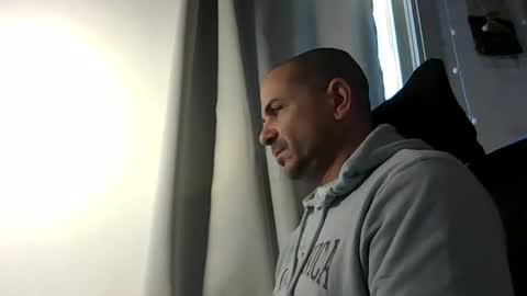 Ariel online show from 11/18/25, 05:01