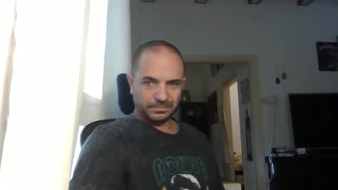 Ariel online show from 11/22/25, 06:01