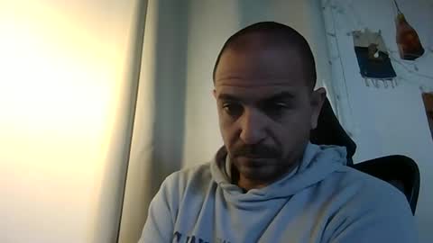Ariel online show from 04/12/26, 05:45