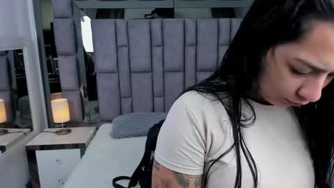 Snapshot of emmahill1 chatting on 12/16/25, 11:04 EMMA HILL online show from 12/16/25, 11:04