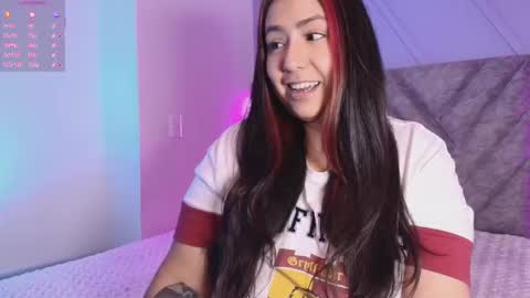 Snapshot of emmajohnss chatting on 09/21/25, 03:52 Emma online show from 09/21/25, 03:52