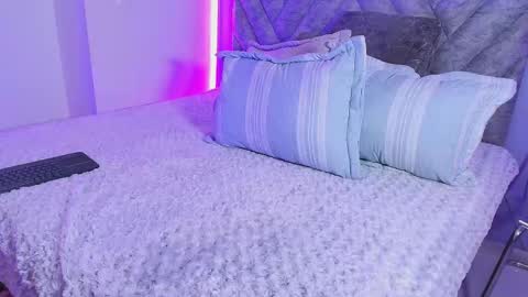 Snapshot of emmajohnss chatting on 09/27/25, 03:55 Emma online show from 09/27/25, 03:55