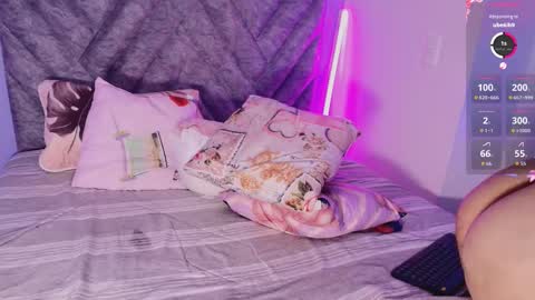 Snapshot of emmajohnss chatting on 10/15/25, 04:12 Emma online show from 10/15/25, 04:12