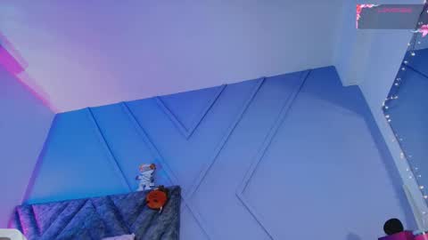 Snapshot of emmajohnss chatting on 10/22/25, 04:02 Emma online show from 10/22/25, 04:02