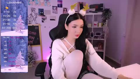 Snapshot of emmakeam_ chatting on 12/22/24, 04:39 Emma online show from 12/22/24, 04:39
