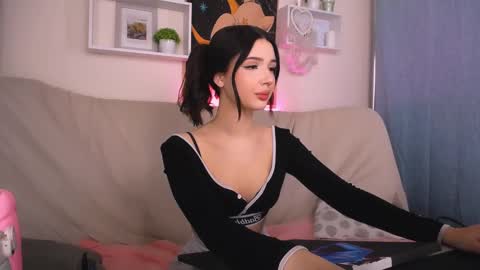 Snapshot of emmakeam_ chatting on 01/26/25, 12:22 Emma online show from 01/26/25, 12:22