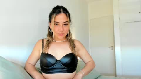 Snapshot of emmakj_ chatting on 10/20/25, 04:51 emmakj_ online show from 10/20/25, 04:51