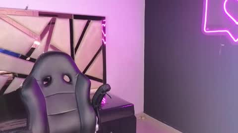 Emma online show from 01/13/25, 01:49