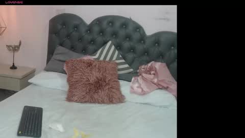 emmalozano online show from 04/18/26, 07:07