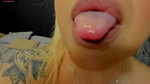 Snapshot of emmamaturre chatting on 01/27/25, 12:01 Emma online show from 01/27/25, 12:01