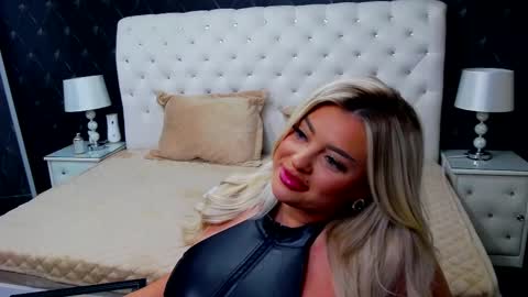 Emma Mavis online show from 02/09/25, 01:56