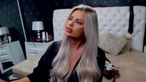 Emma Mavis online show from 11/28/25, 07:11