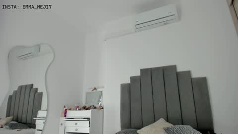 Snapshot of emmamejia7 chatting on 12/14/24, 12:44 online show from 12/14/24, 12:44