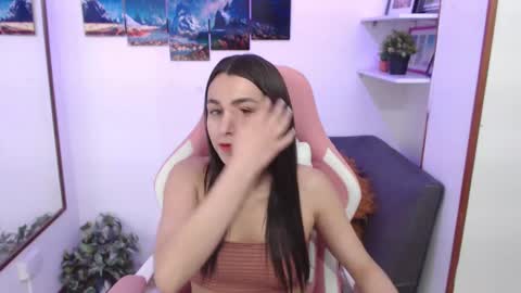 Snapshot of emmamyers_ chatting on 03/07/25, 11:27 Emma  online show from 03/07/25, 11:27