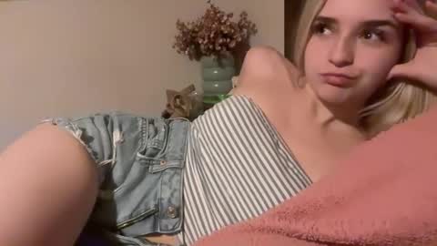 EmmaAngel online show from 11/05/25, 02:00