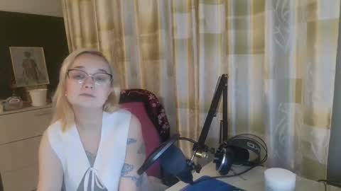 Snapshot of emmanoir_ chatting on 02/26/25, 04:03 emmanoir_ online show from 02/26/25, 04:03