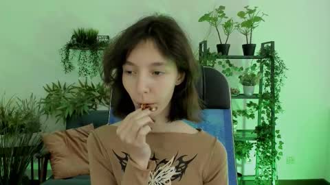 Snapshot of emmanuellbrown chatting on 12/16/25, 10:09 emmanuellbrown online show from 12/16/25, 10:09