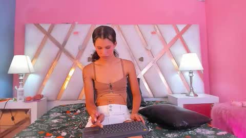 Snapshot of emmapetty chatting on 09/29/25, 10:14 Emmapetty online show from 09/29/25, 10:14