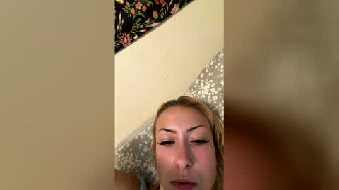 emmaraee online show from 05/17/26, 06:15