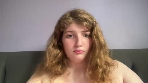 Snapshot of emmarolls123 chatting on 07/22/26, 10:23 emmarolls123 online show from 07/22/26, 10:23