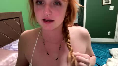 Snapshot of emmarouge20 chatting on 03/02/26, 08:32 emmarouge20 online show from 03/02/26, 08:32