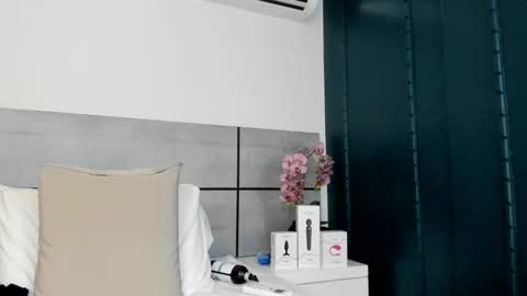  Emma  online show from 02/19/25, 05:27