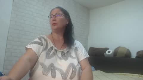 Snapshot of emmasquirt69 chatting on 06/04/26, 06:19 emmasquirt69 online show from 06/04/26, 06:19