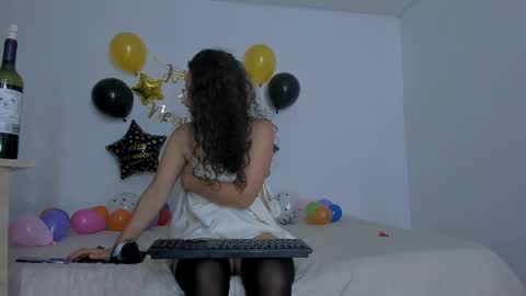 Snapshot of emmatorres9 chatting on 12/30/24, 10:23 Emma Torres online show from 12/30/24, 10:23