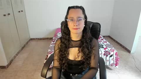 Snapshot of emmatorres9 chatting on 02/22/25, 07:14 Emma Torres online show from 02/22/25, 07:14