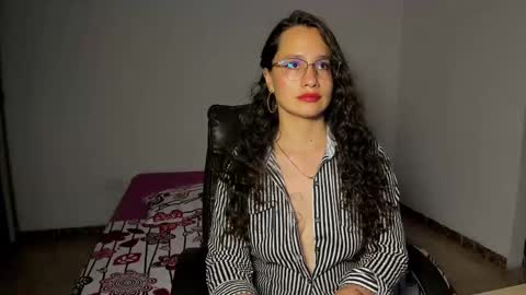 Snapshot of emmatorres9 chatting on 03/01/25, 12:39 Emma Torres online show from 03/01/25, 12:39