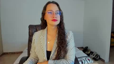 Snapshot of emmatorres9 chatting on 03/11/25, 09:04 Emma Torres online show from 03/11/25, 09:04