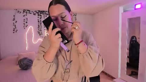 Snapshot of emmatorres9 chatting on 09/30/25, 03:39 Emma Torres online show from 09/30/25, 03:39