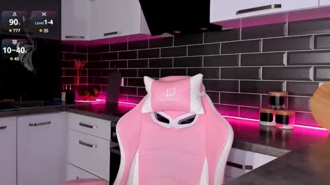 Snapshot of emmavictori chatting on 02/17/25, 07:04 Shaiya online show from 02/17/25, 07:04